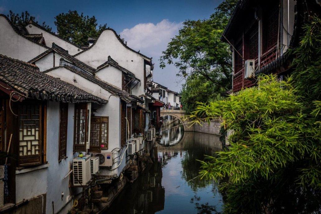 逃离洁白的宾馆